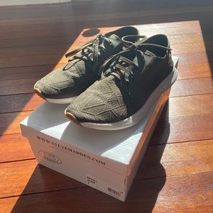 Steve Madden Men’s dress shoes (size 7)